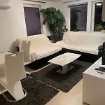 Moderne Mit Garten Appartement