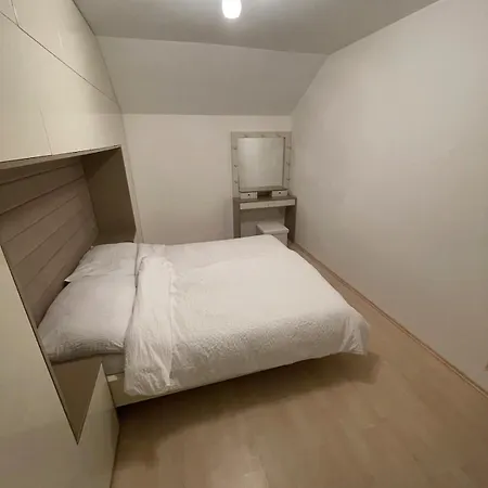 Moderne Mit Garten Apartament