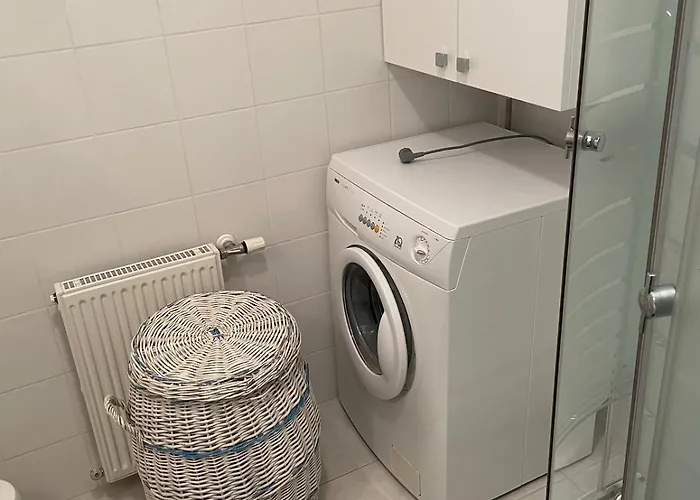 Moderne Mit Garten شقة