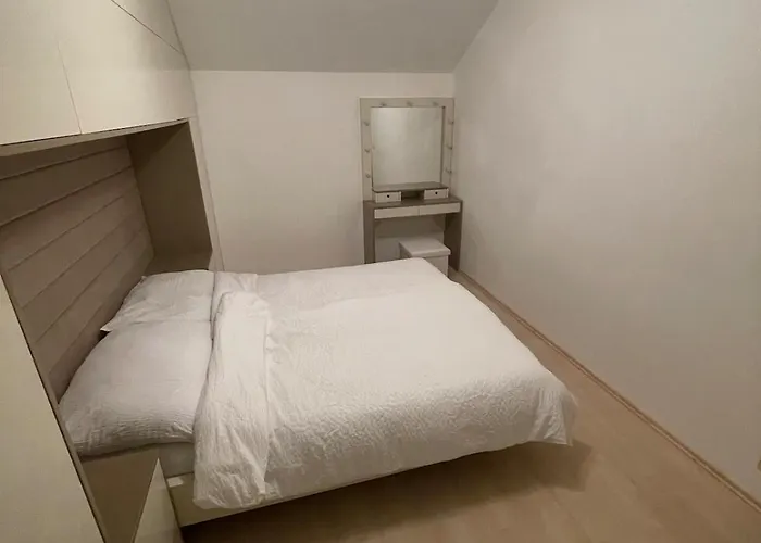 Moderne Mit Garten Apartment