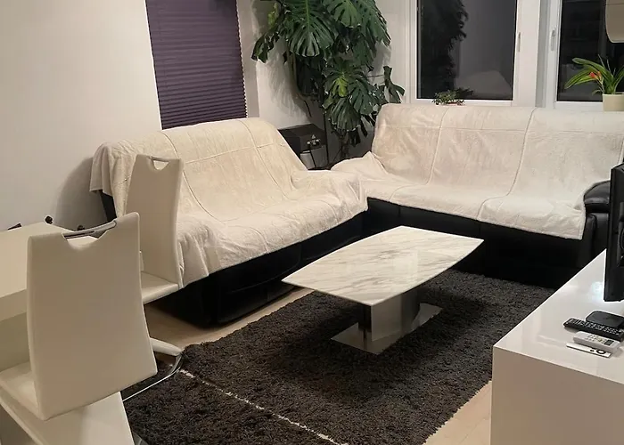 Moderne Mit Garten شقة